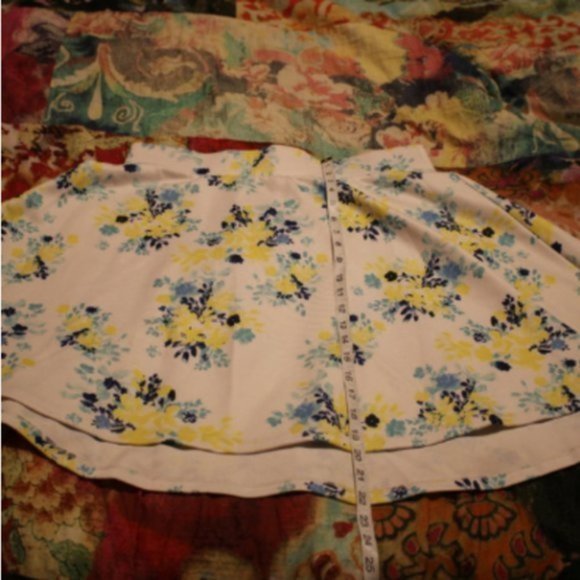 Torrid White Blue Floral Scuba Skater Skir… - Picture 4 of 8
